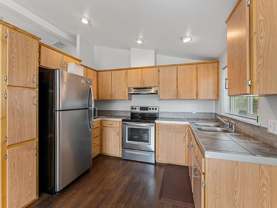 1st image of 750 Roguelea Ln