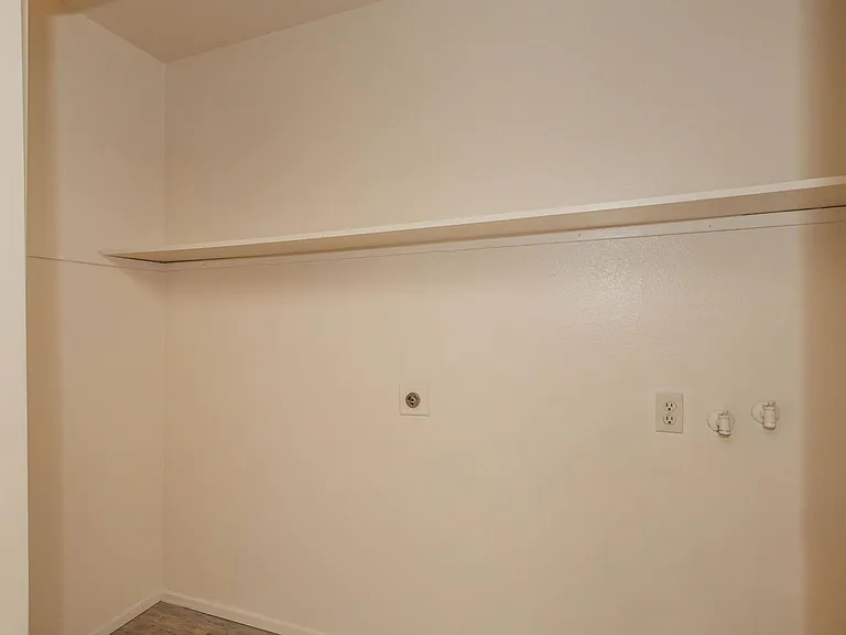 Vantage Pointe West — Photo 25