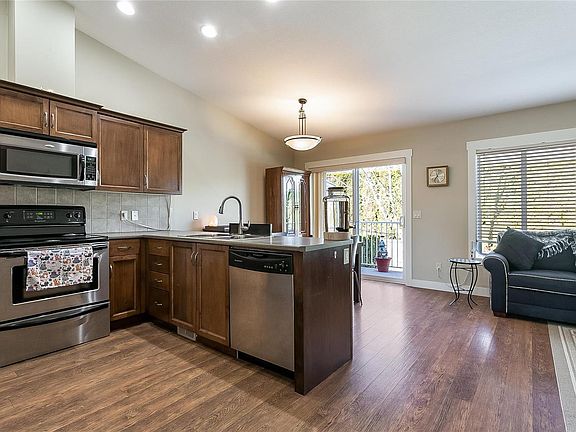 2nd image of 225 Glen Park Dr #18