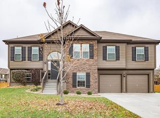 10819 N Richmond Ave, Kansas City, MO 64157