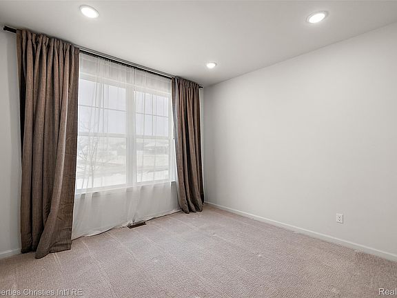 4th image of 2436 Parkshore Dr
