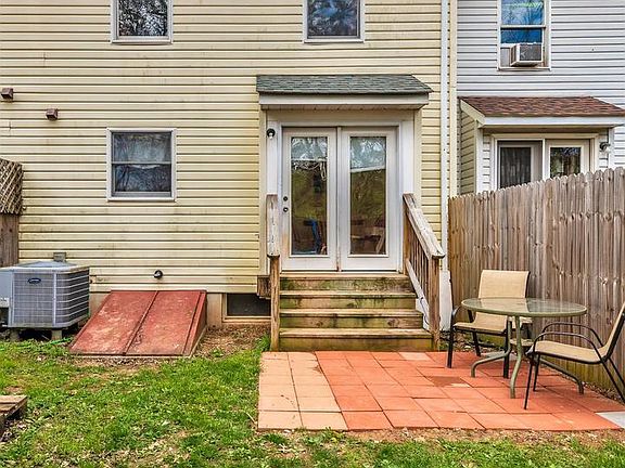 5th image of 136 E Hammaker St