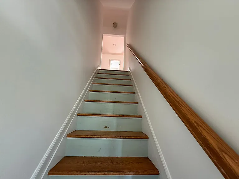 82 Upton Dr — Photo 12