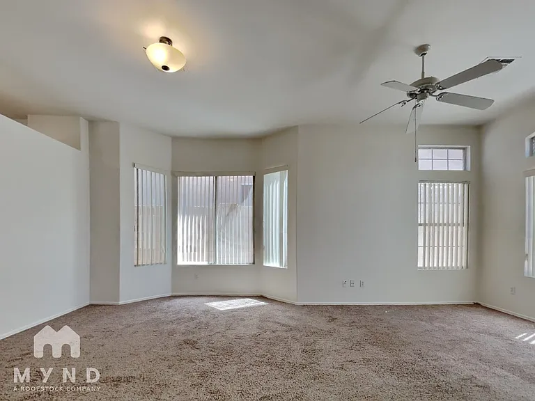 4528 E Rowel Rd — Photo 5