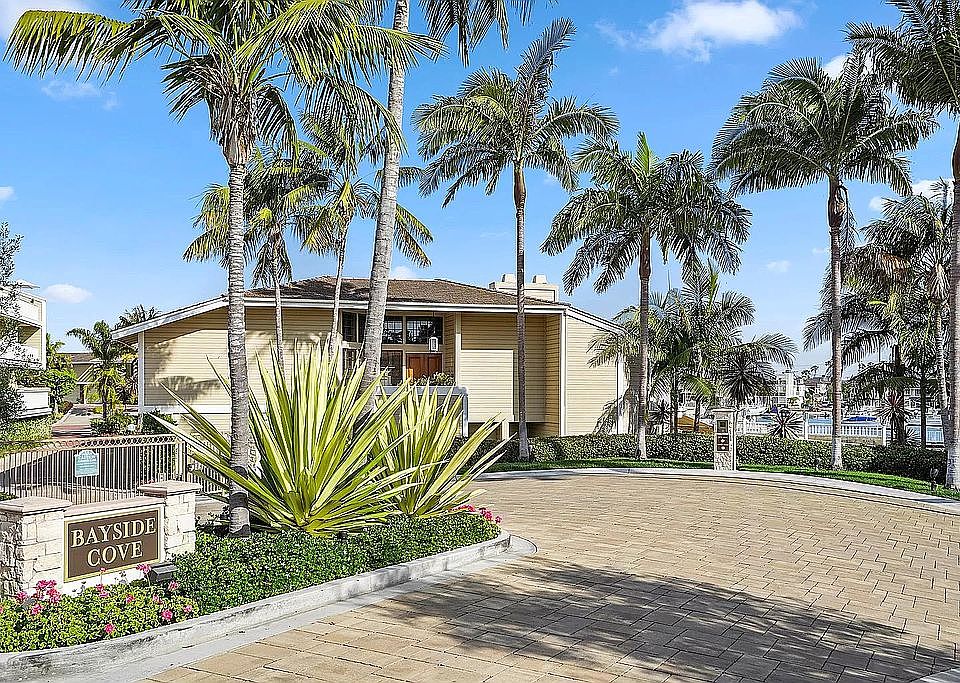 2nd image of 1027 Bayside Cv #103