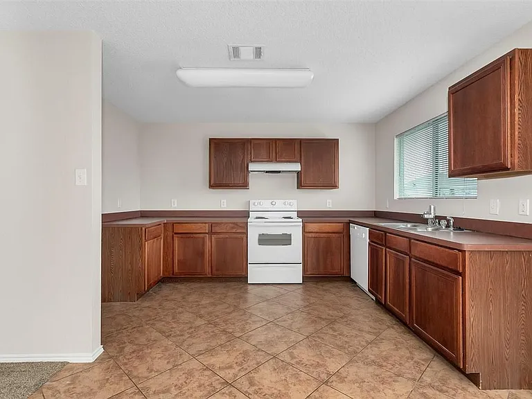 2152 Laughlin Rd — Photo 17