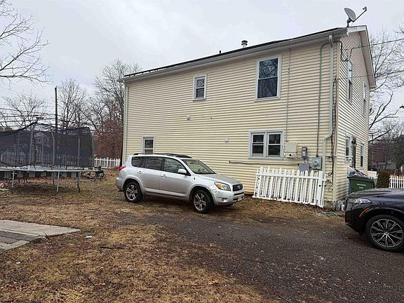 4th image of 34 Pineview Ave