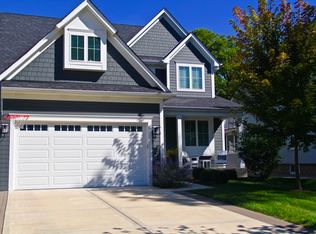 832 N Brainard St, Naperville, IL 60563