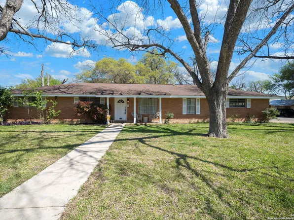 2809 AVENUE I, Hondo, TX 78861