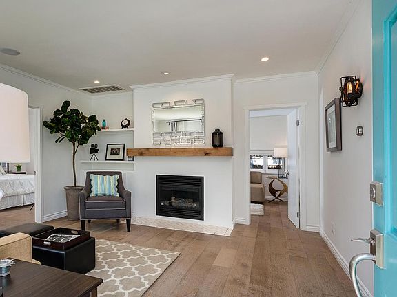 5th image of 25 Oak Knoll Gardens Dr