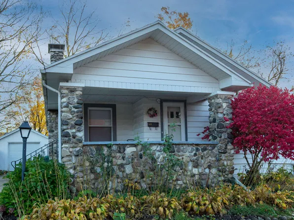 111 S 7th St, Niles, MI 49120