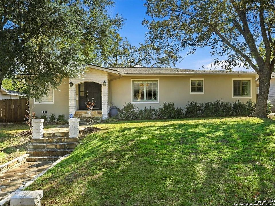 1st image of 214 Robinhood Pl.