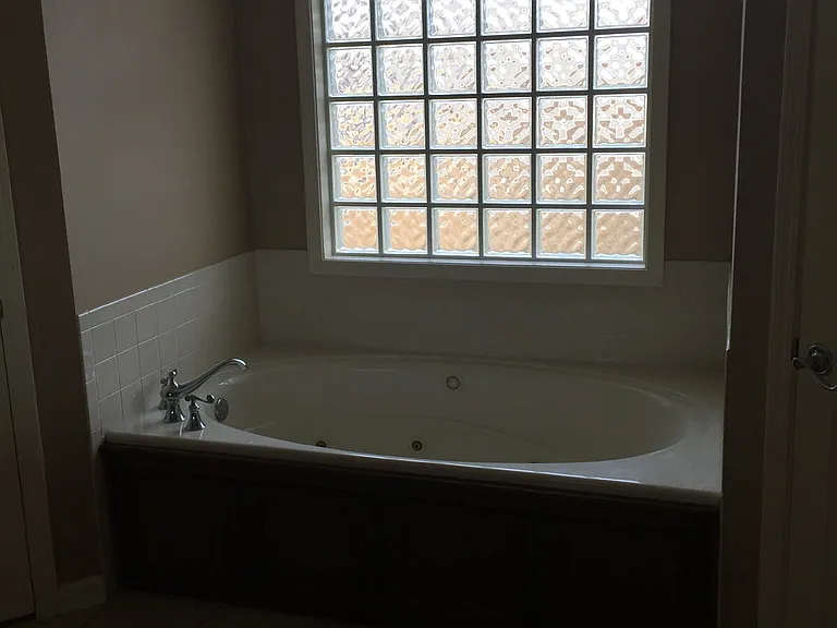 336 Oxford Cv — Photo 28