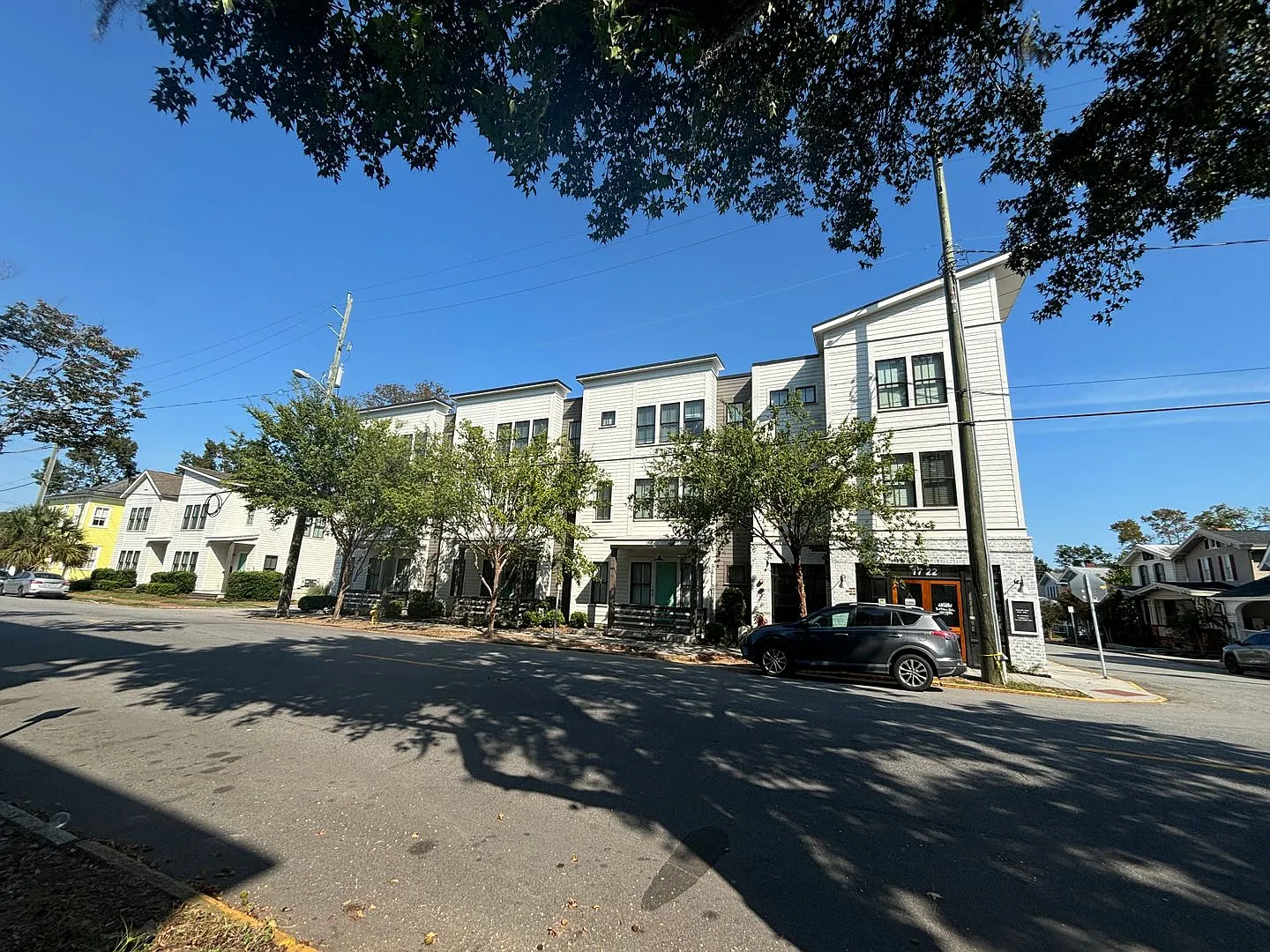 Upscale 2 Bed/1.5 Bath Apartment In The Heart Of Savannah! — Photo 4
