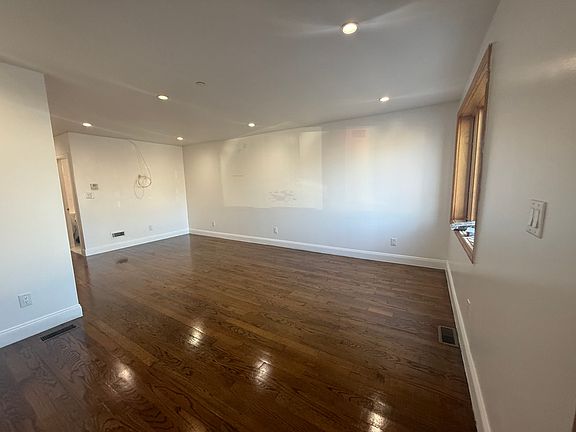 3rd image of 4616 162nd St Floor 1