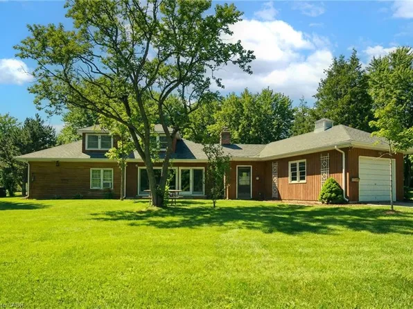 21 1st Ave, Welland, ON L3C 1X7