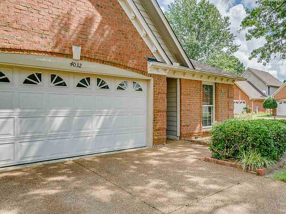3rd image of 4032 Rolling Green Dr