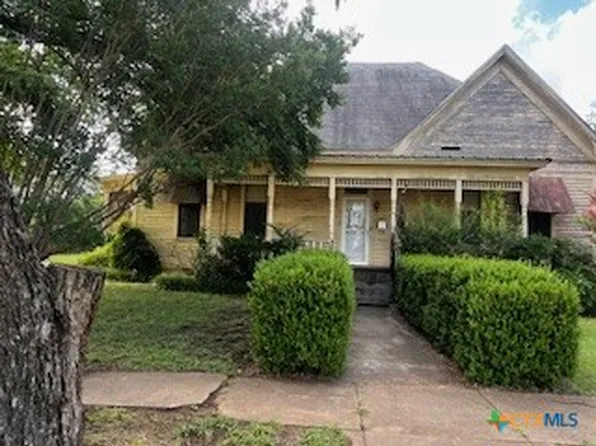 712 W 3rd St, Mc Gregor, TX 76657