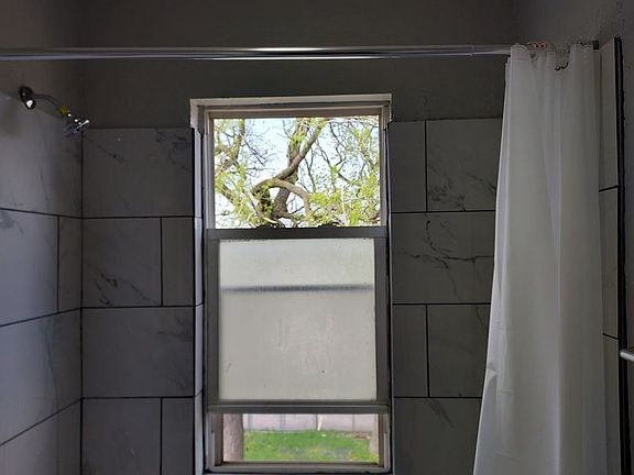 3rd image of 1430 S Kenneth Ave #10720529
