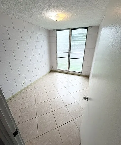 27 Lakeview Cir #101 — Photo 4