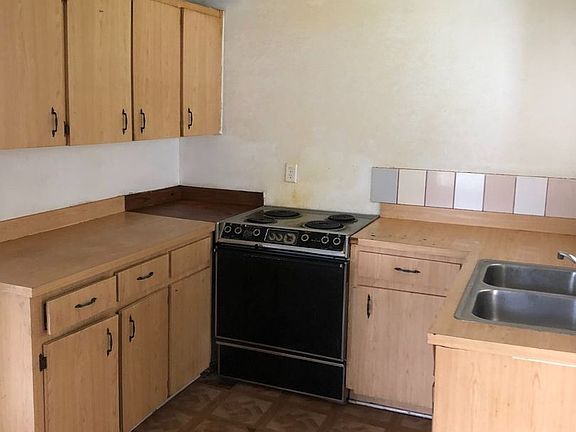5th image of 414 1/2 Miami St #C
