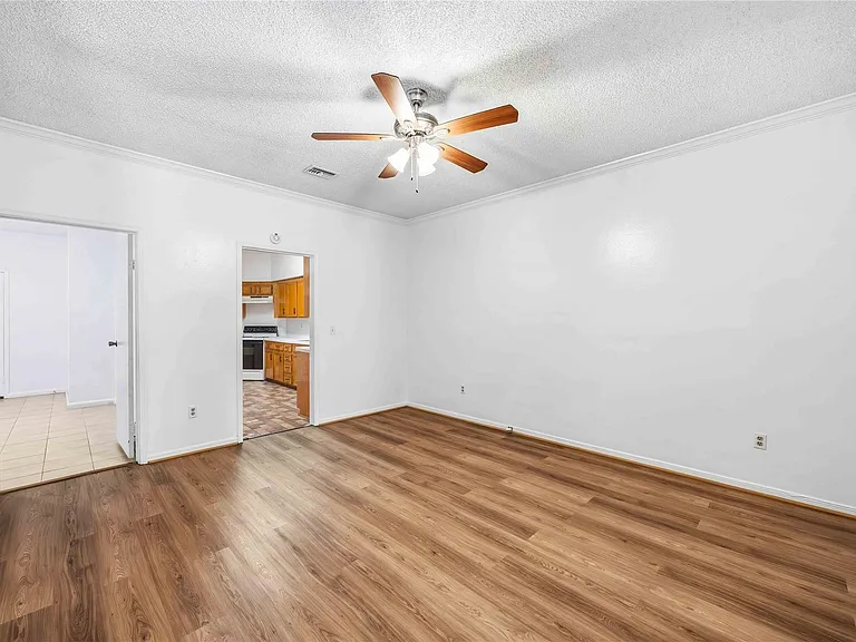 9410 Stonehouse Ln — Photo 9