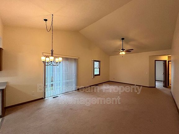 3rd image of 1634 Tamworth Cir