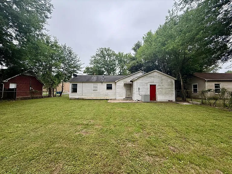 913 Leach St — Photo 12