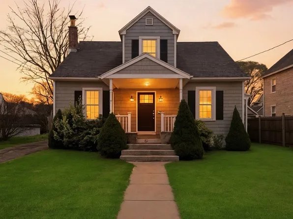 78 Calumet Rd, Holyoke, MA 01040