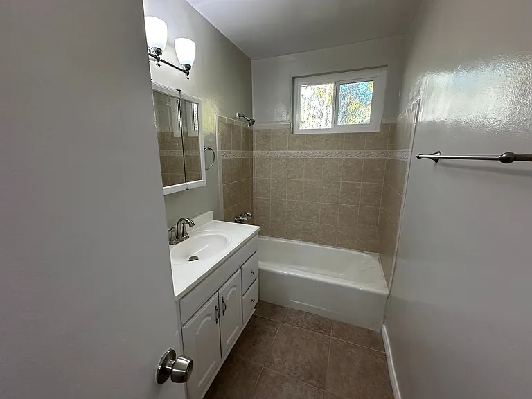 536 Saint Louis Ave — Photo 7