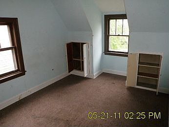 4th image of 324 Hyde Park Ave