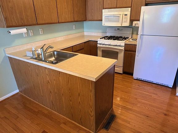 5th image of 102 Elberta Dr