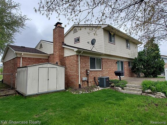 3rd image of 43608 Westminister Way