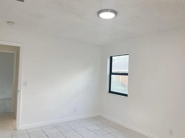 4104 NW 114th Ave — Photo 12