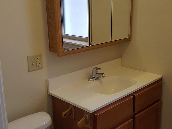 3rd image of 6923 S Prairie Ave Floor 1