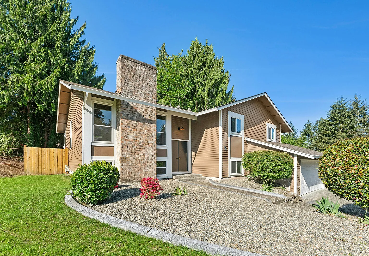6 bed, 3.5 bath, 2730 sqft, $4,500 — Photo 1