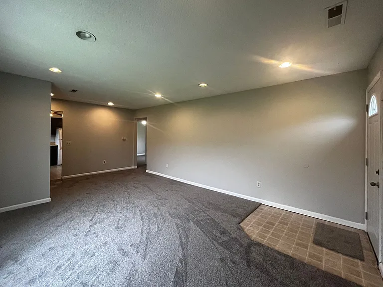 3326 Kendale Dr — Photo 16