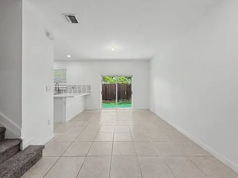 2648 SE 15th Ct — Photo 2