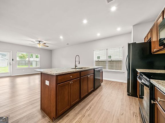 3rd image of 25 Pippin Pl NE