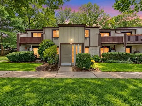 107 Richmond Boulevard #4B, Ronkonkoma, NY 11779