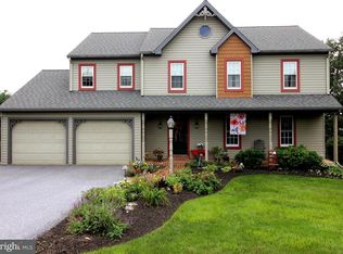 72 Rosewood Dr, Leola, PA 17540