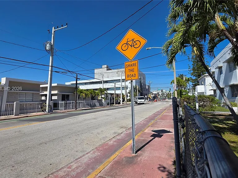 7629 Dickens Ave #7 — Photo 35