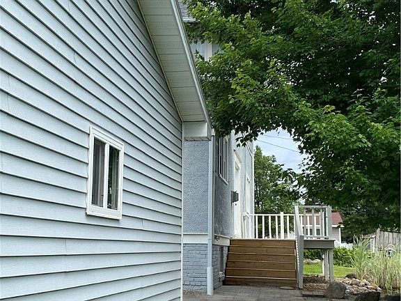 5th image of 301 S Stewart St