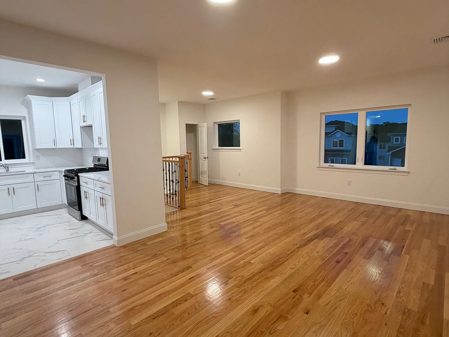 3 bed, 1250 sqft, $3,200 — Photo 2