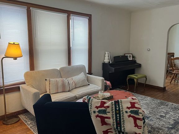 2nd image of 328 S Magnolia Ave Room 3