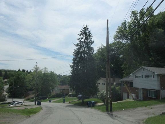 Exterior Neighborhood (street photo)