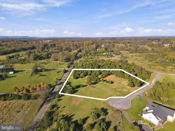 3 Tess Cir, Martinsburg, WV 25404