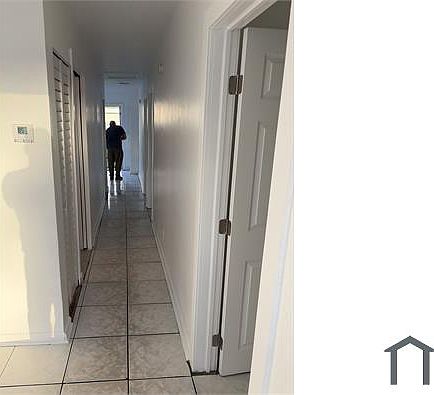 5th image of 1405 NW 5th Ct