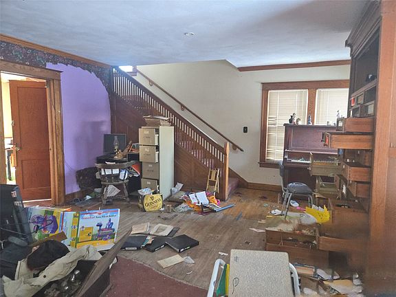 4th image of 8 Oak Dr