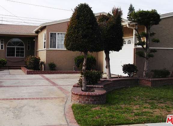 3rd image of 13027 S Wilkie Ave